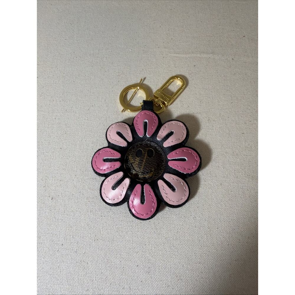 Upcycled Luxury Smiley Face Flower Key Ring